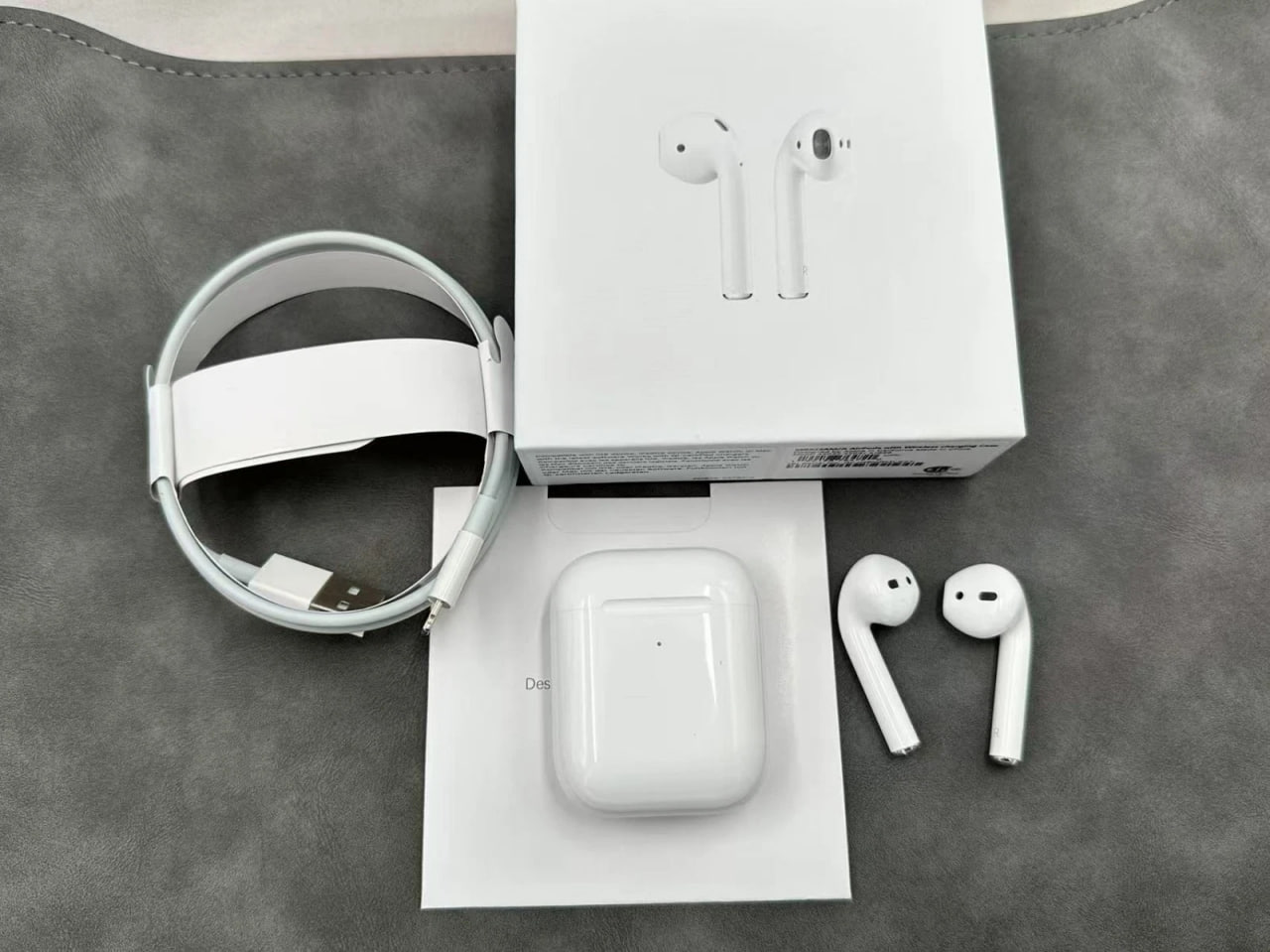 Apple Earphones 2nd Generation Pods with Charging Case